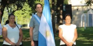 Acto por Malvinas en Plaza Independencia: emotivo homenaje a veteranos con presencia de héroes locales y mensaje de Andrea Alarcón